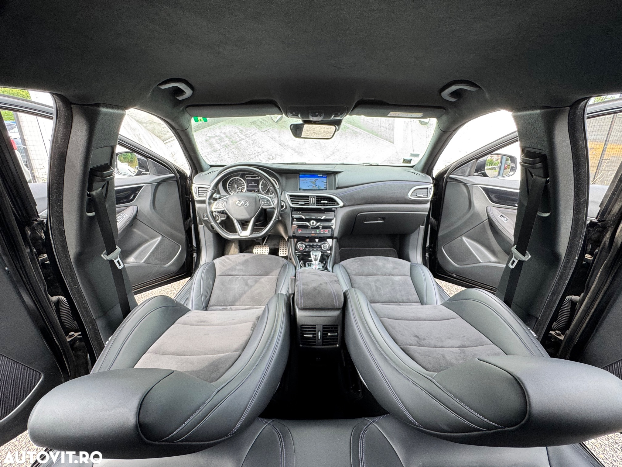 Infiniti Q30 2.2d DCT Sport City Black - 6