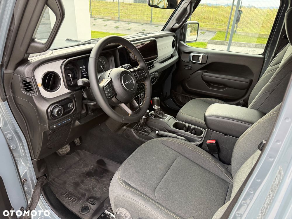 Jeep Wrangler - 10