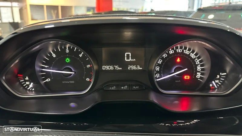 Peugeot 2008 1.6 BlueHDi Style - 24