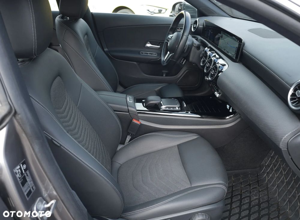 Mercedes-Benz CLA 200 7G-DCT Progressive Line Advanced - 23