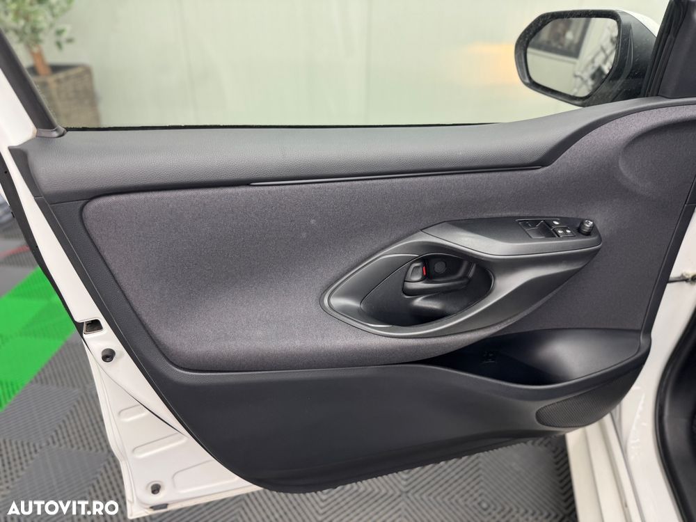 Toyota Yaris 1.5 VVT-i HSD Active - 12