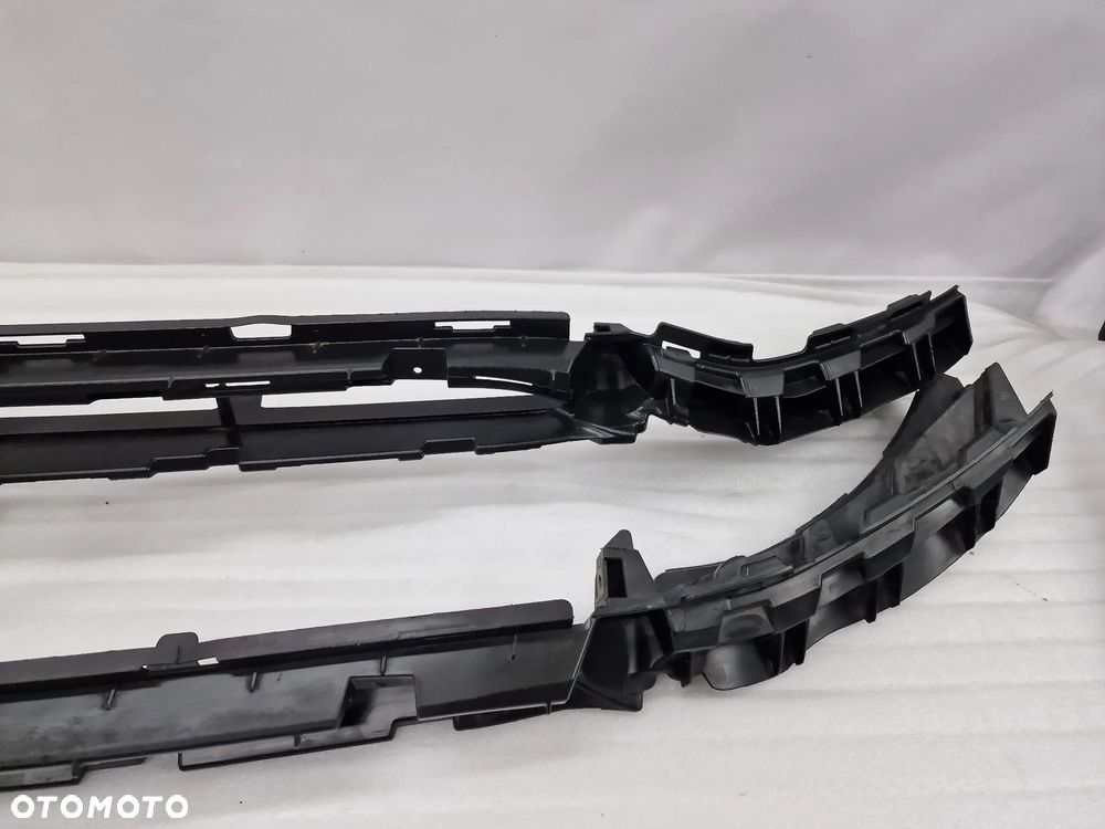 MERCEDES E-KLASSA W213 16- DOLNA KRATKA ŚRODKOWA / WSPORNIK ZDERZAKA PRZEDNIEGO PRZÓD , NR A2138851265 , NR AUKCJI KR321 - 4