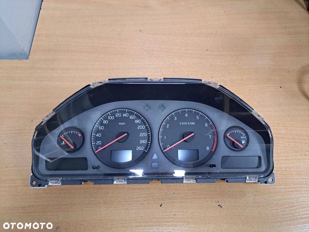 VOLVO S60 I V70II S80I XC70 I  BENZYNA LICZNIK ZEGARY 9499668 EUROPA