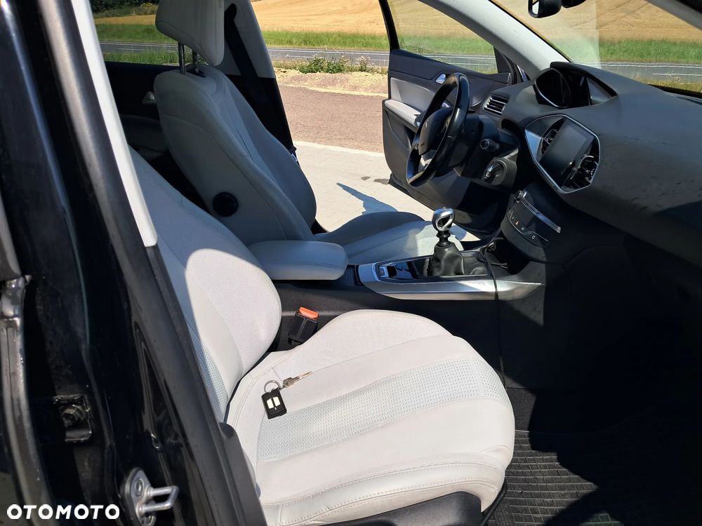 Peugeot 308 - 8