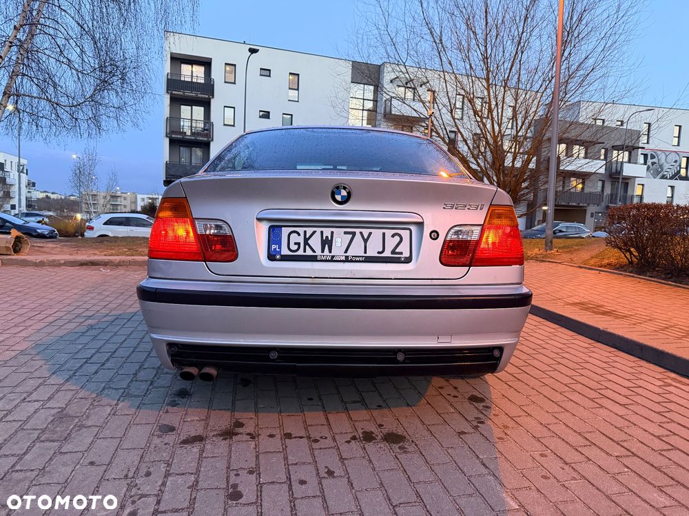 BMW Seria 3 323i - 6