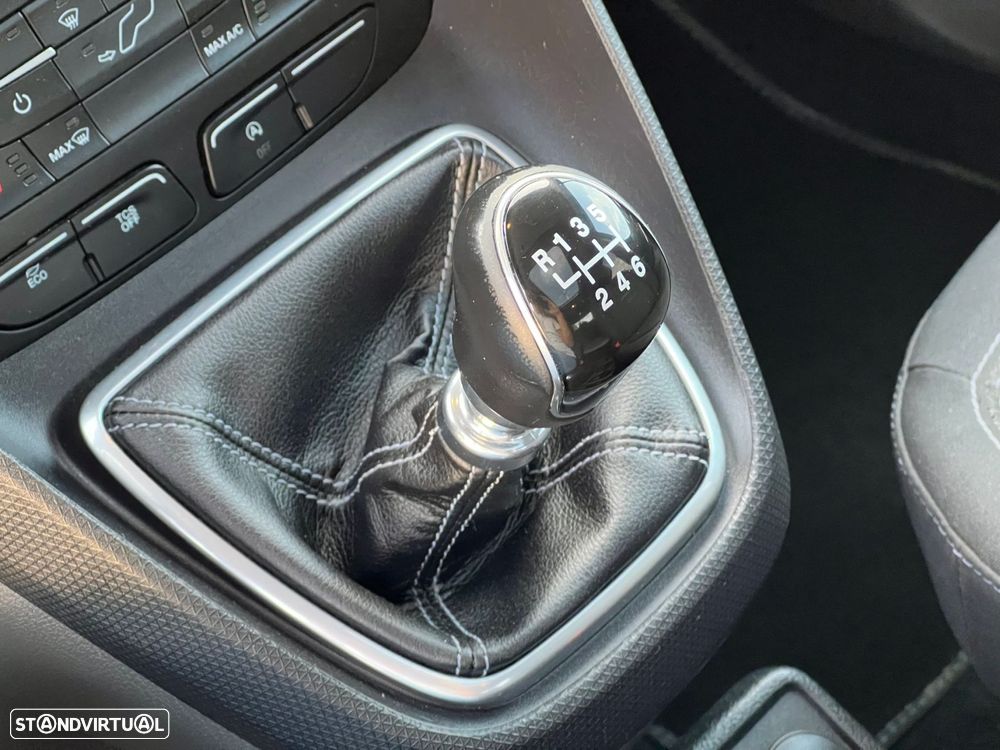 Ford Tourneo Connect 1.5 TDCi Titanium - 19