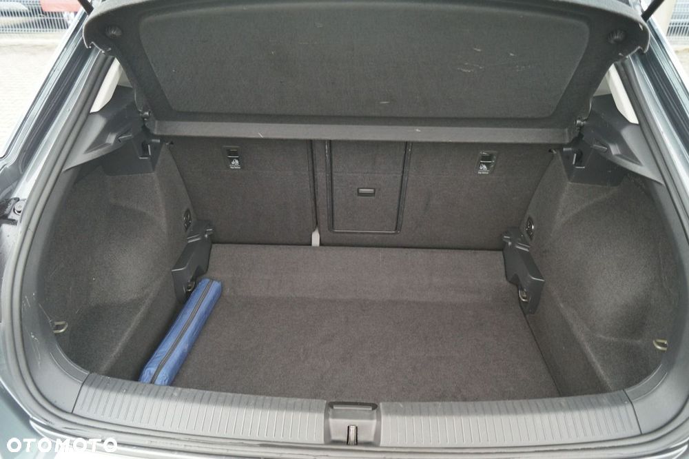 Volkswagen T-Roc - 16