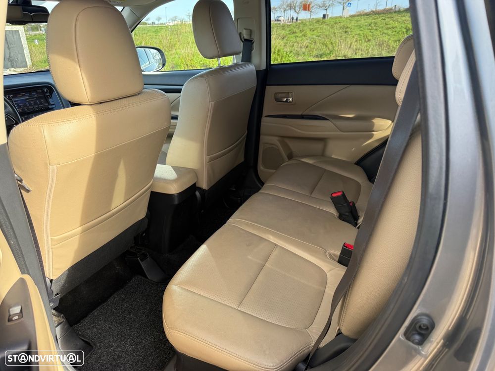Mitsubishi Outlander 2.2 DI-D Intense+ - 6