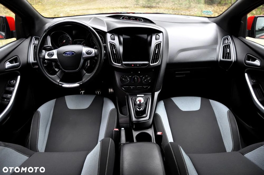 Ford Focus 2.0 EcoBoost ST mit Leder-Sport-Paket - 33