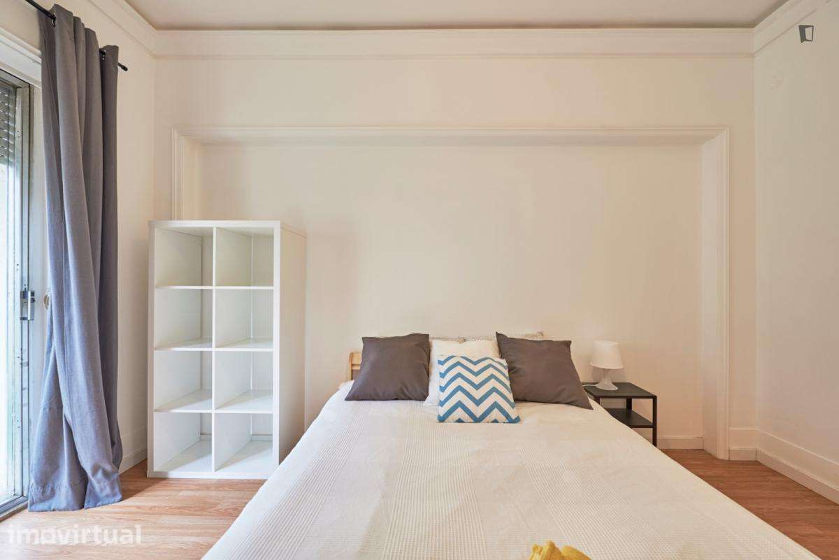 Quarto - localizado em Marquês de Pombal Lisbon - Grande imagem: 3/48