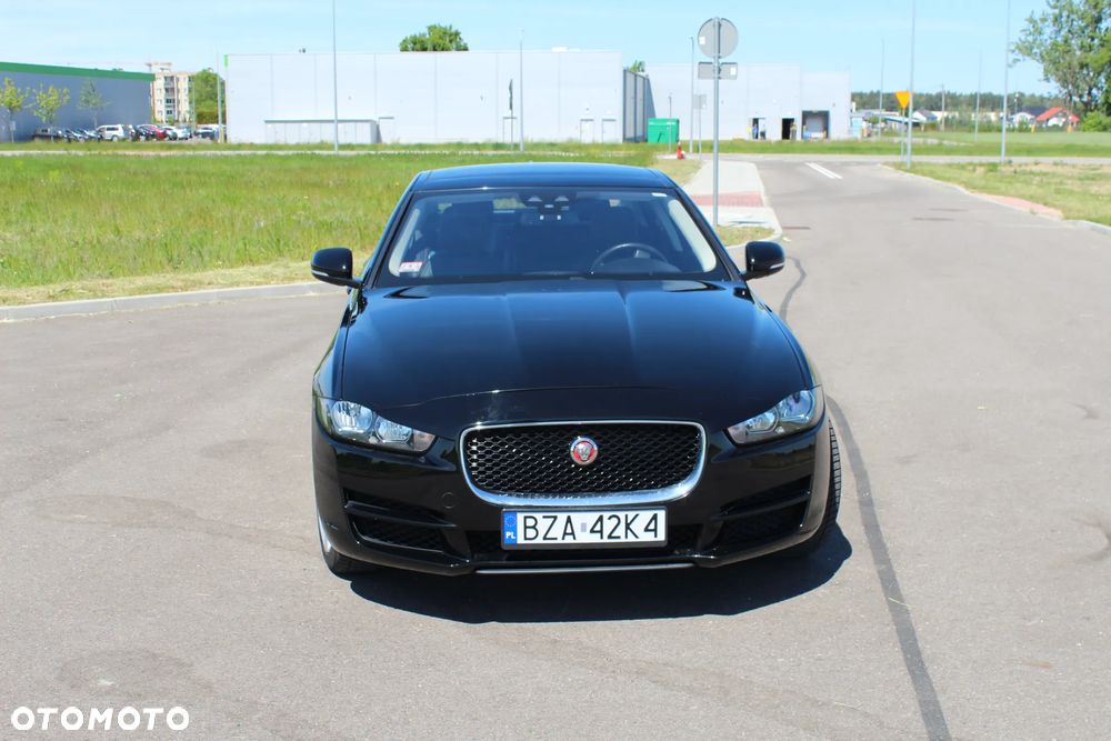Jaguar XE 2.0 T AWD Prestige - 6
