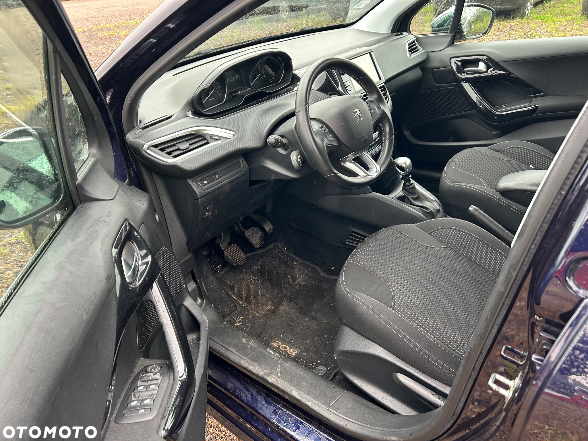 Peugeot 208 - 14