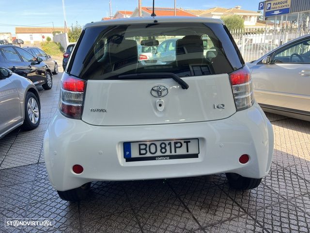 Toyota iQ - 17