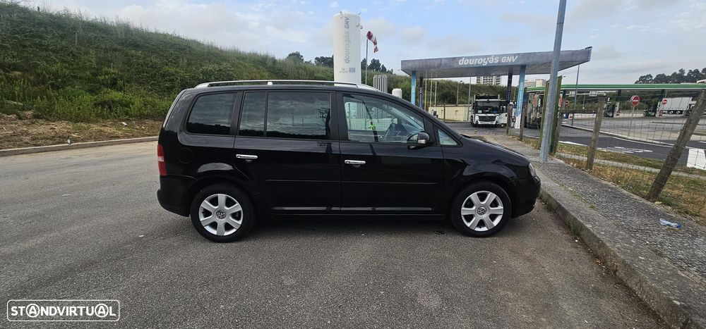 VW Touran 2.0 TDI Highline 7L - 34