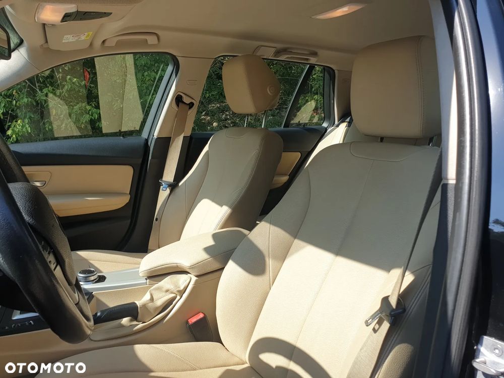 BMW Seria 3 318i - 13