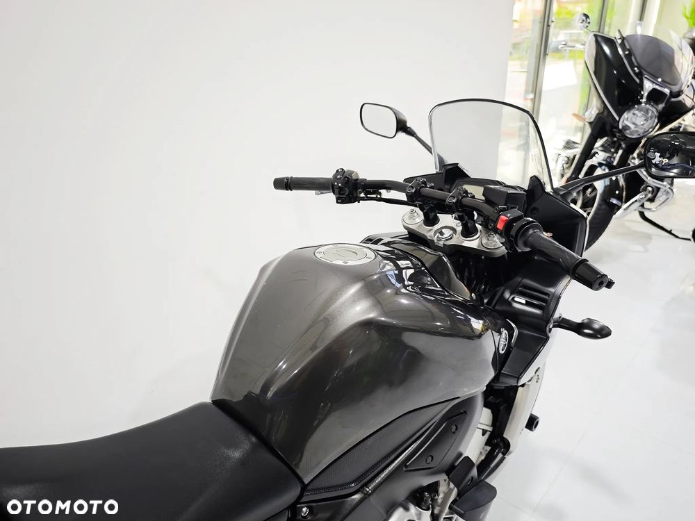 Yamaha FZ - 15