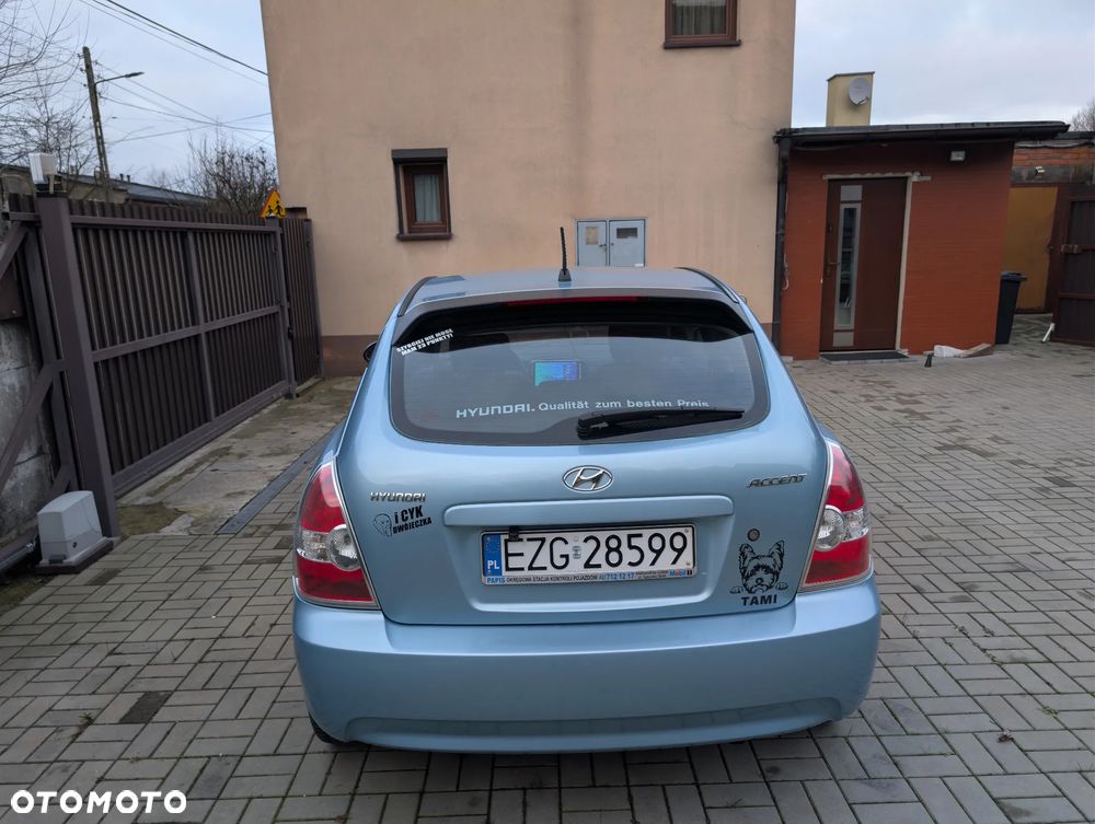 Hyundai Accent - 2