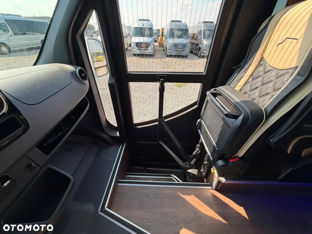 Mercedes-Benz Sprinter 519 - 18