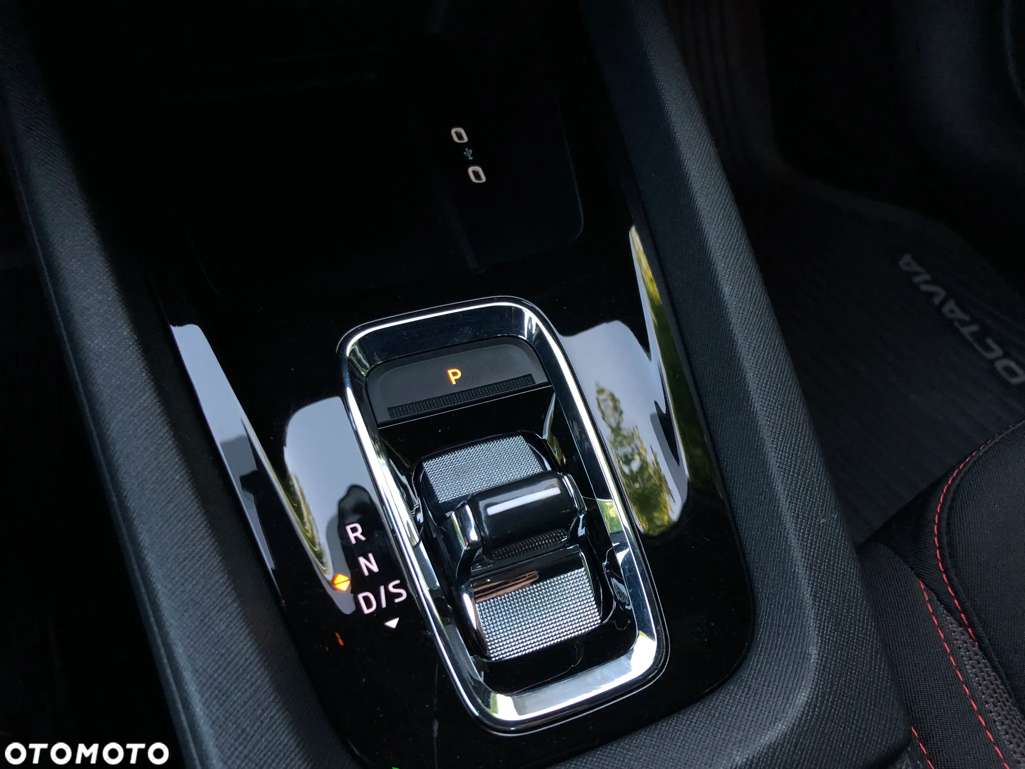 Skoda Octavia 2.0 TDI DSG RS - 36