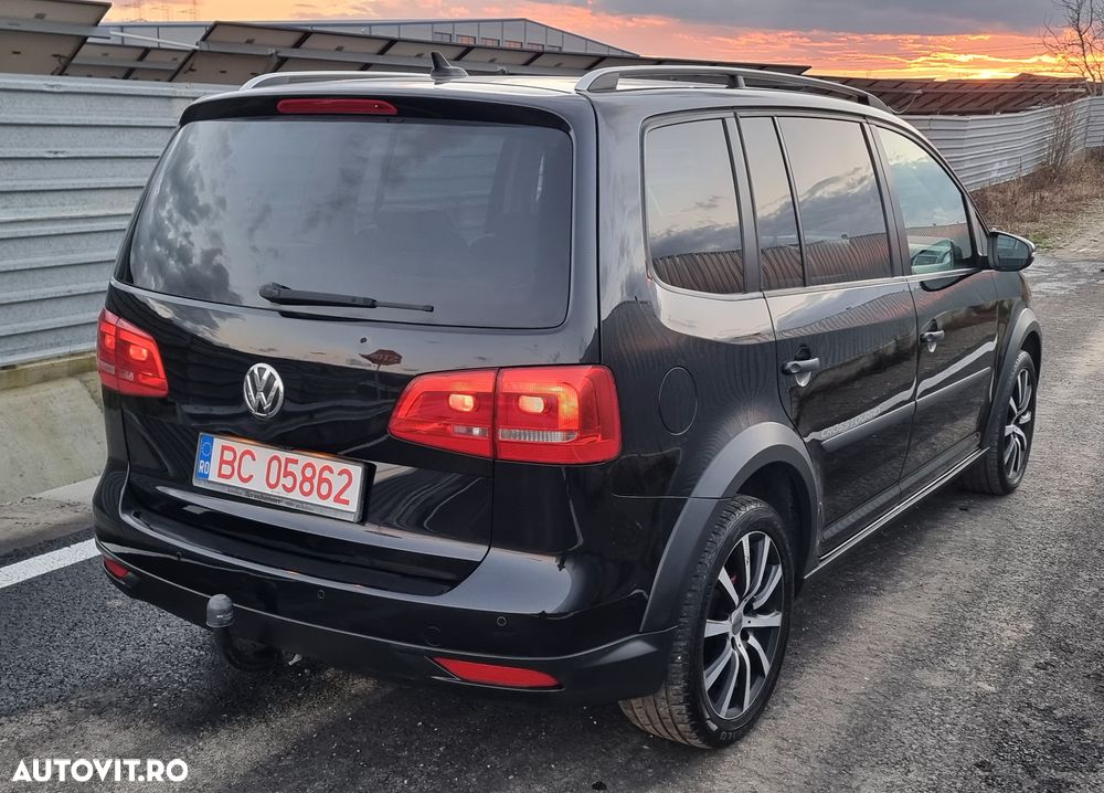 Volkswagen Touran 2.0 TDI DPF DSG Cross - 3