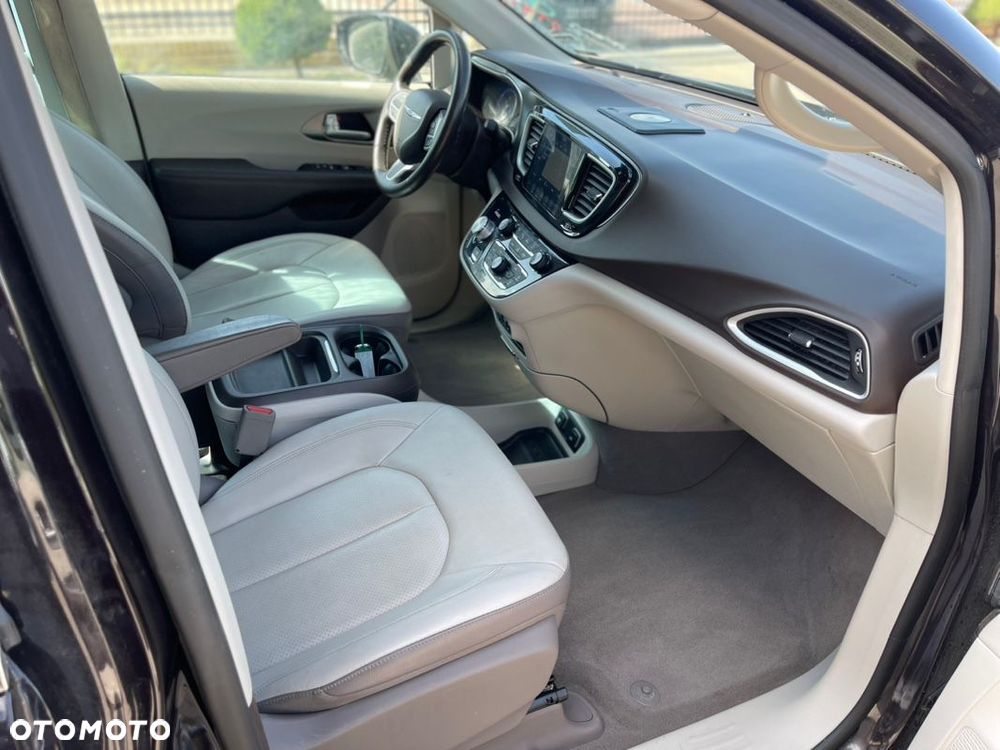 Chrysler Pacifica - 8
