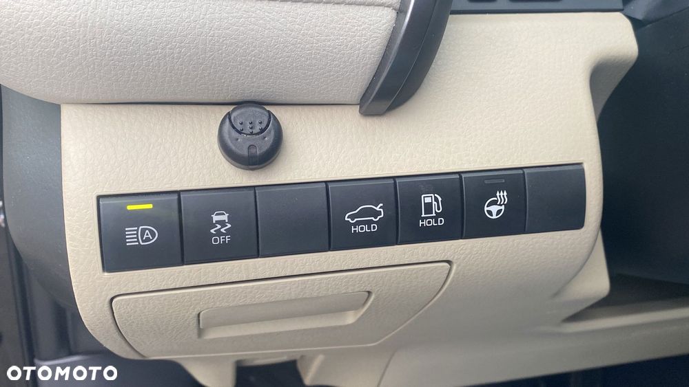 Toyota Camry 2.5 Hybrid Executive CVT - 22