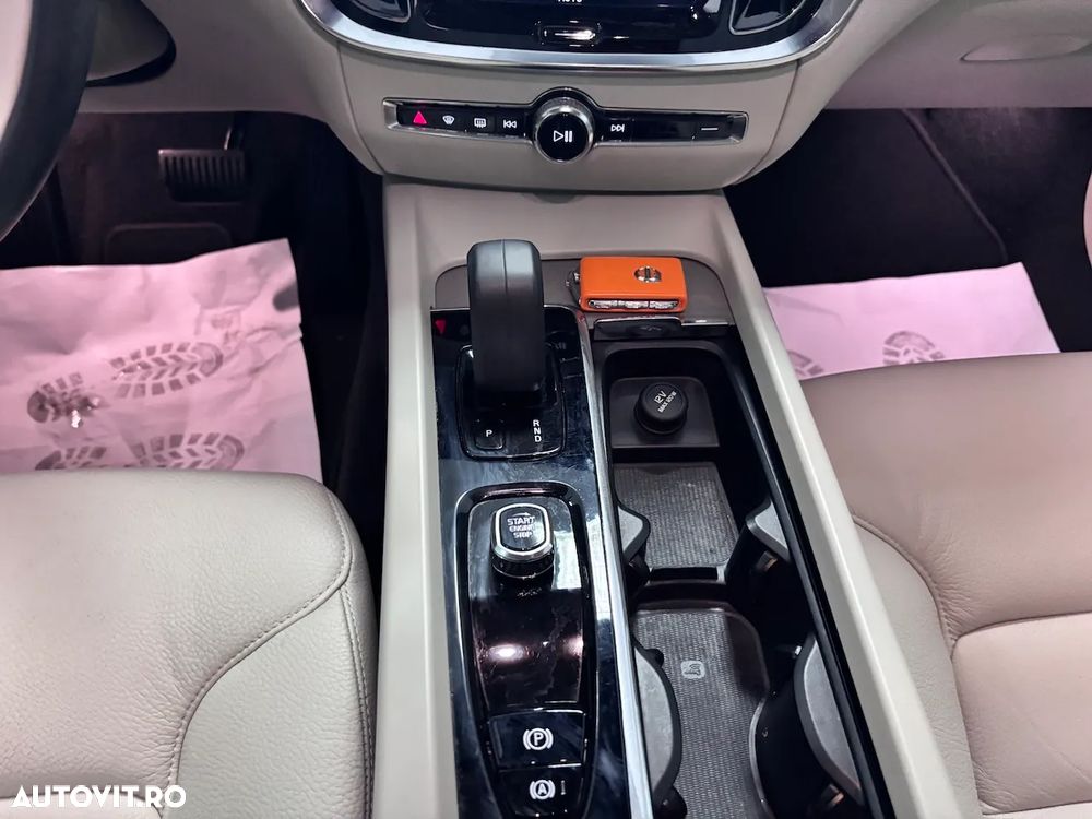 Volvo V60 V60CC B5 MHEV AT AWD Plus Bright - 27