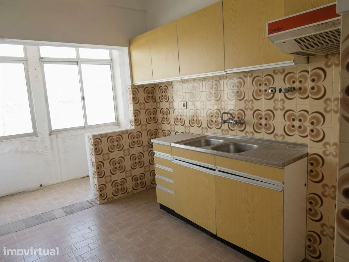APARTAMENTO T1 PARA REMODELAÇÃO TOTAL NA BAIXA DA BANHEIRA - Grande imagem: 3/15
