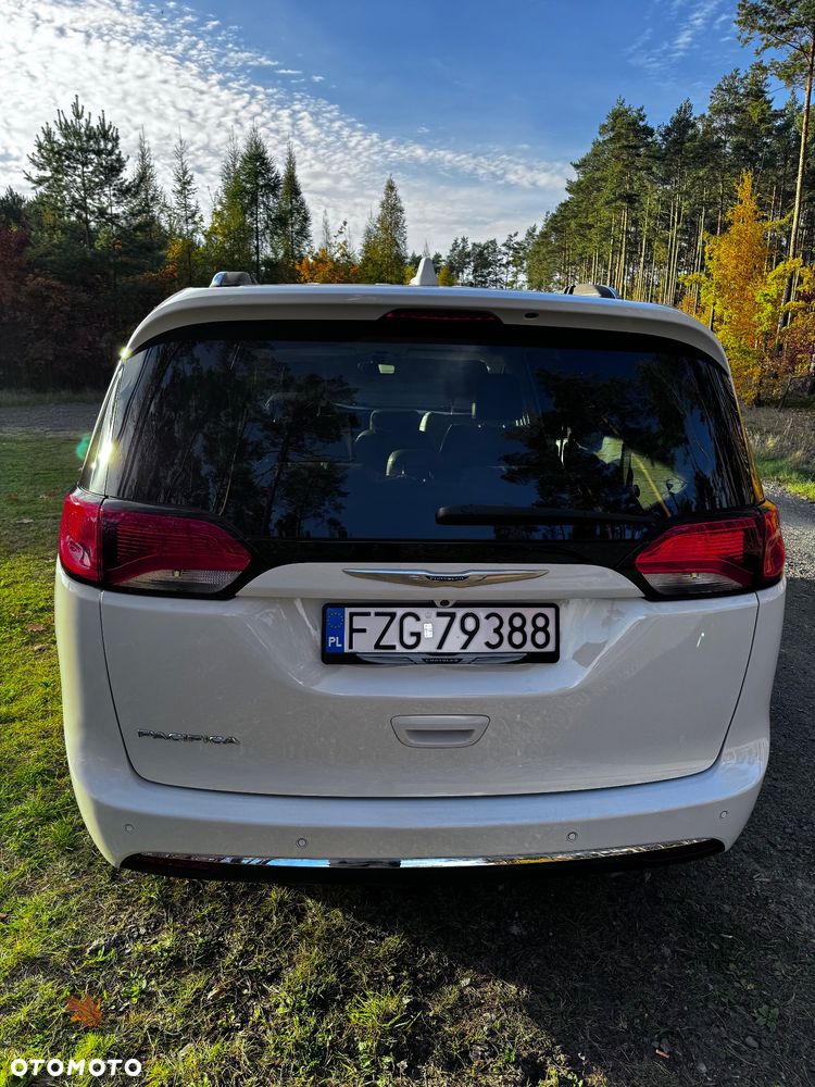 Chrysler Pacifica - 6