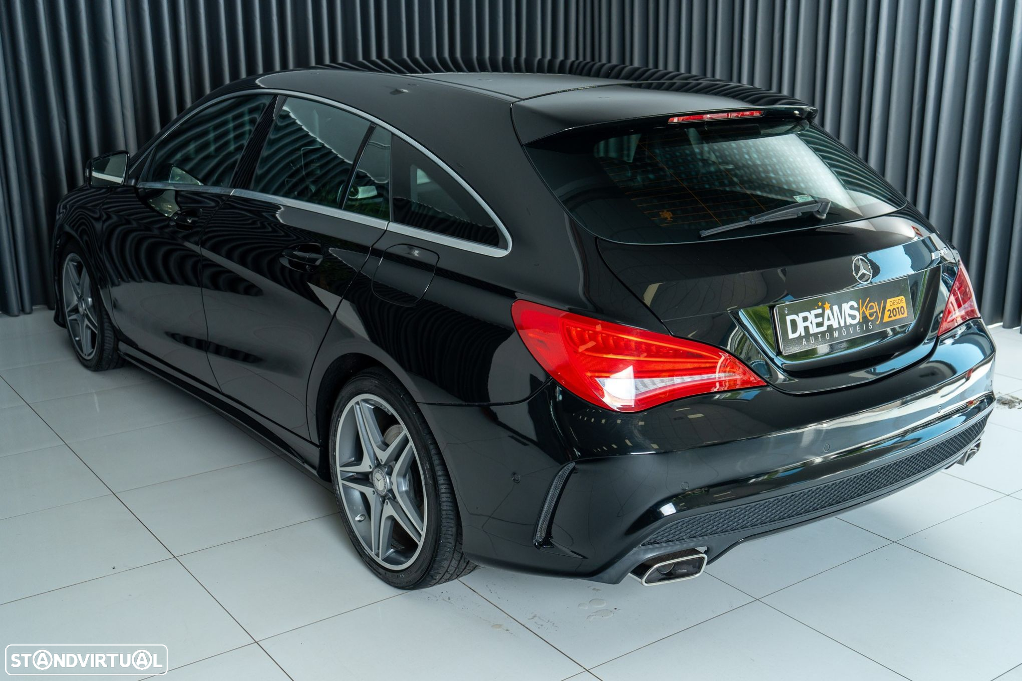 Mercedes-Benz CLA 180 d Shooting Brake AMG Line - 13