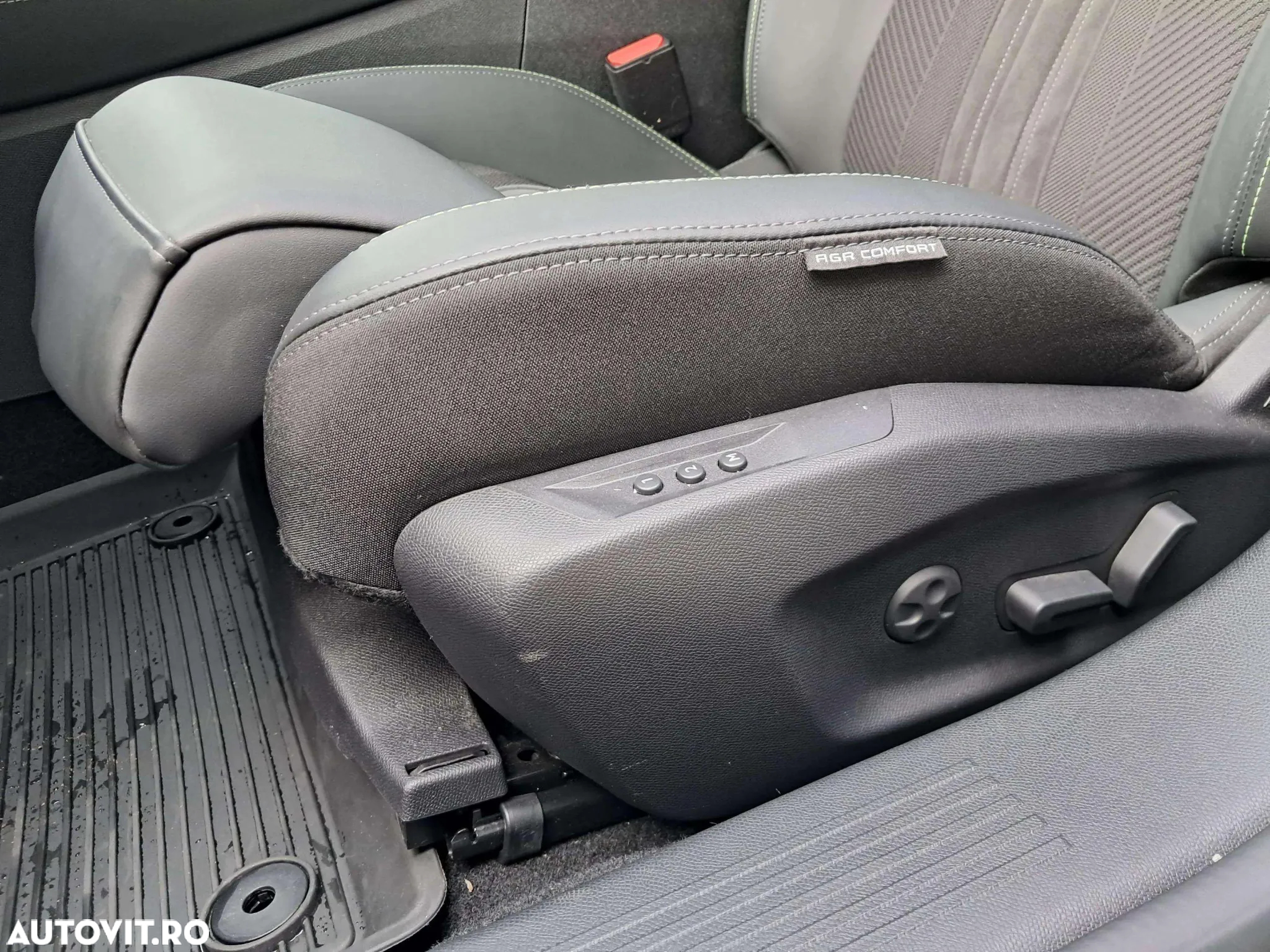 Peugeot 308 1.2L PureTech 130 S&S EAT8 GT - 6