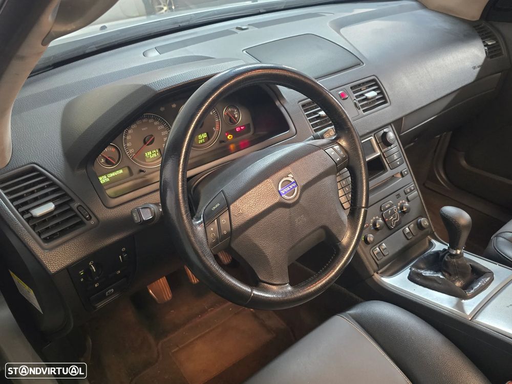 Volvo XC 90 2.4 D5 5L Nivel 2 - 12