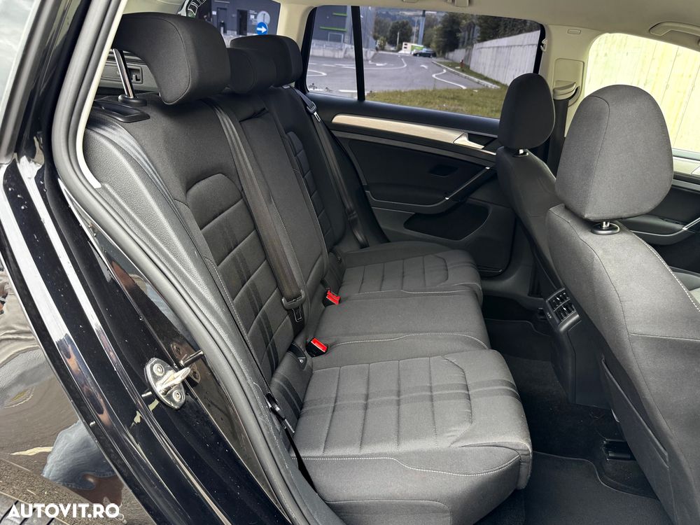 Volkswagen Golf - 18
