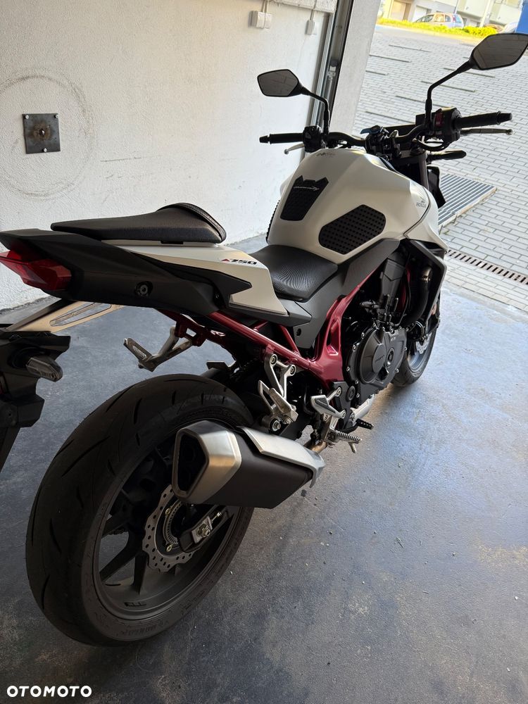 Honda Hornet - 4