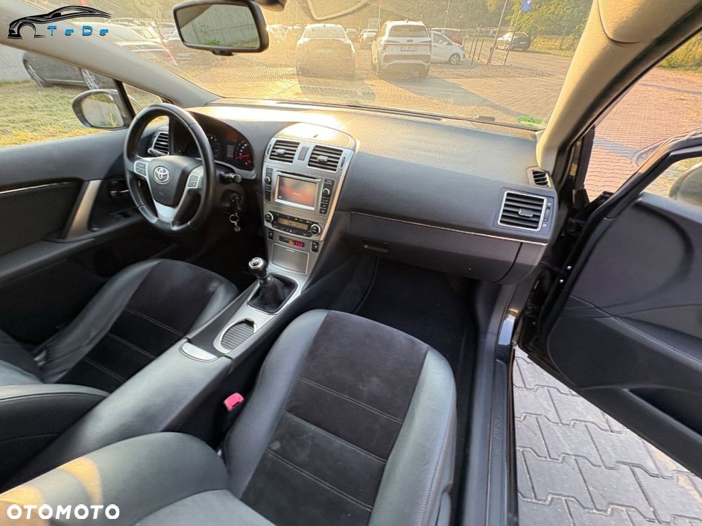 Toyota Avensis Touring Sports 1.8 Executive - 28