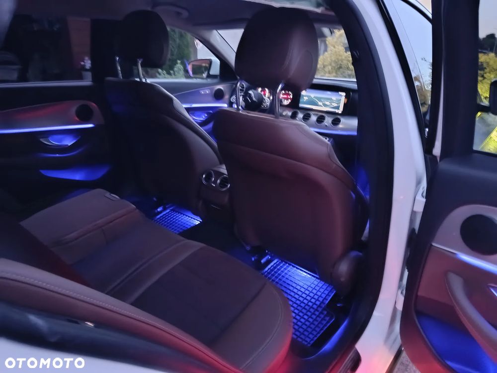 Mercedes-Benz Klasa E 220 d 9G-TRONIC - 39