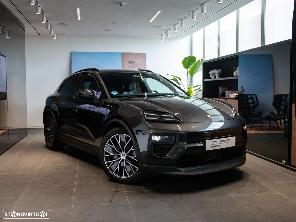 Porsche Macan Electric 4 - 6