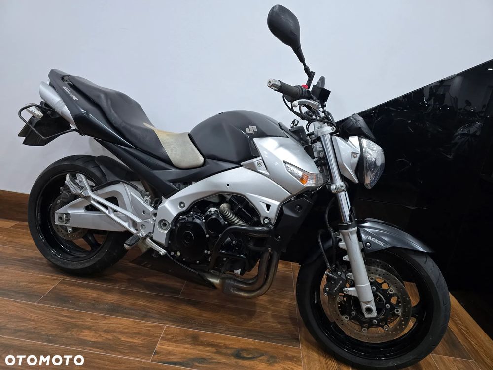 Suzuki GSR - 5