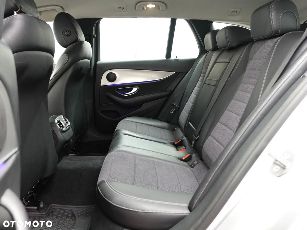 Mercedes-Benz Klasa E 220 d T 9G-TRONIC - 22