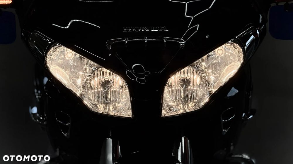 Honda GL - 40