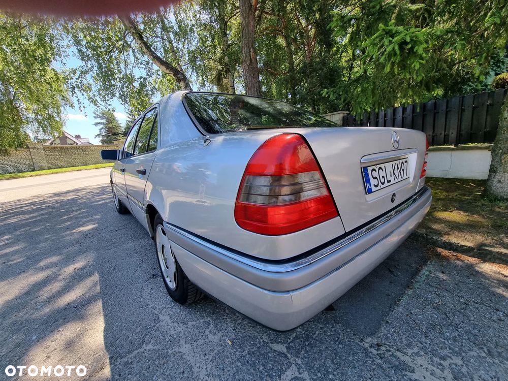 Mercedes-Benz Klasa C 250 D Elegance - 15