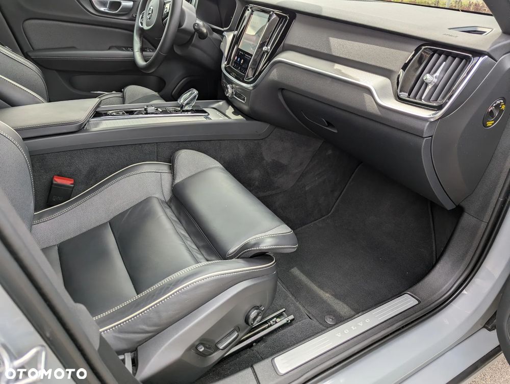 Volvo V60 B4 B Plus Dark - 13