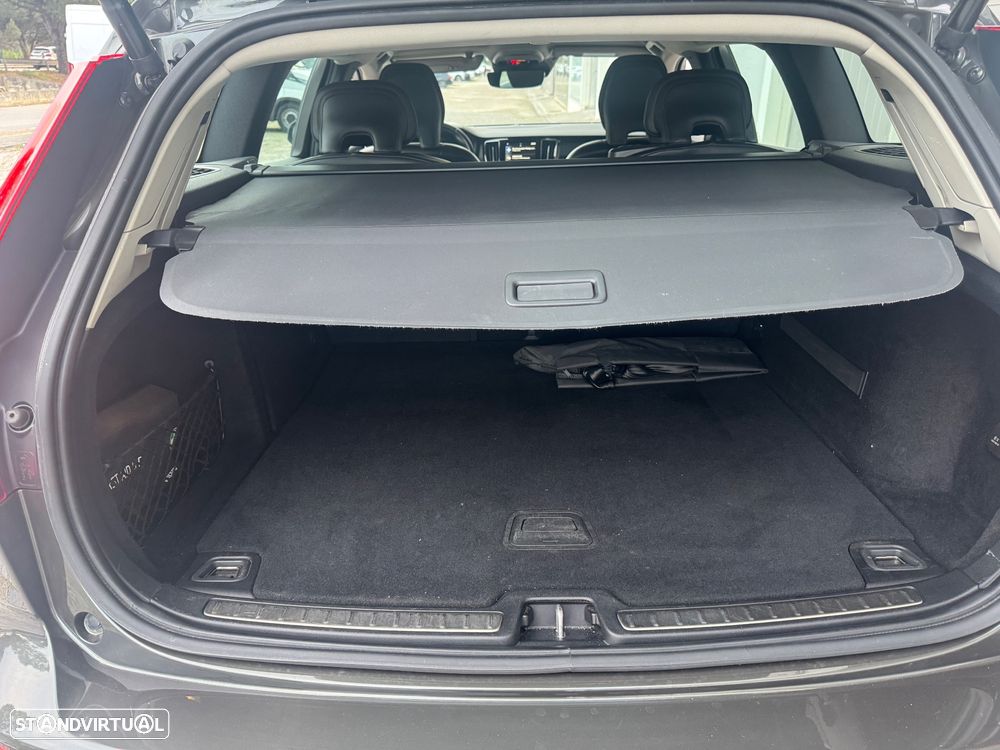 Volvo V60 2.0 D3 Momentum Plus - 11