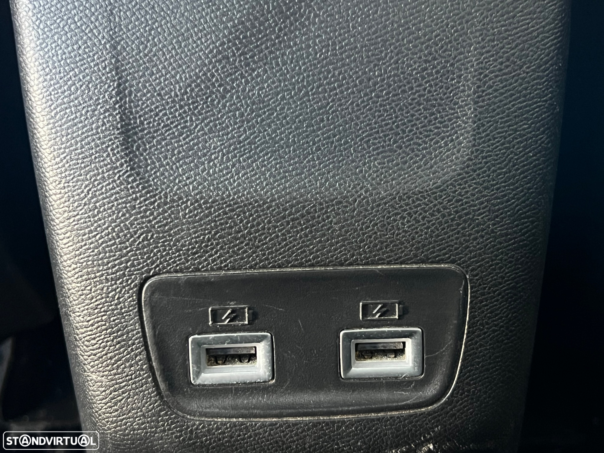 Peugeot 2008 1.5 BlueHDi Allure Pack - 29