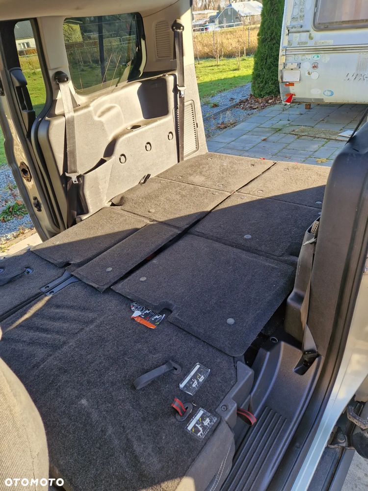 Ford Tourneo Connect Grand - 13