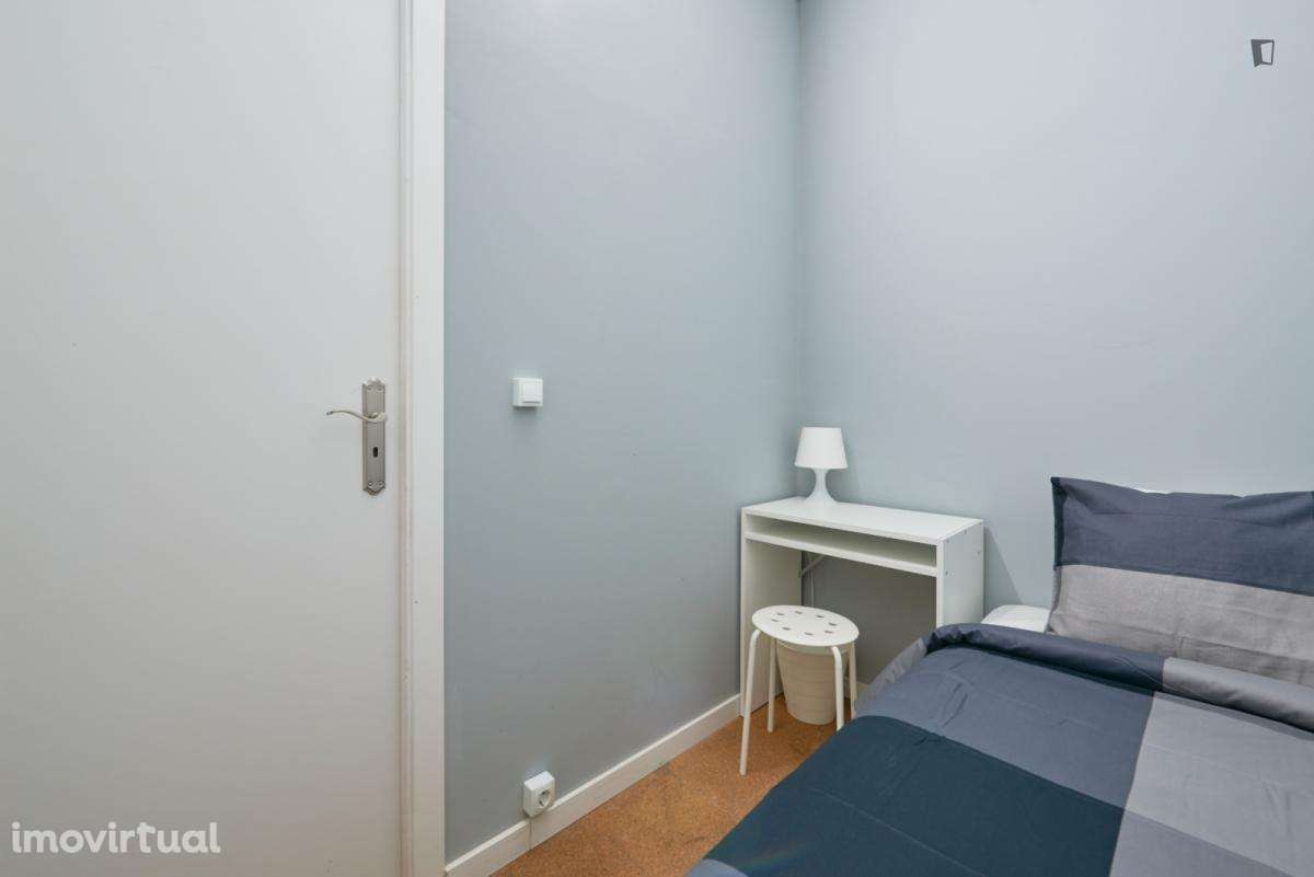 Quarto - localizado em Benfica Lisbon - Grande imagem: 4/23