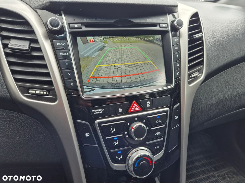 Hyundai i30 1.6 CRDi Fifa World Cup Edition - 9