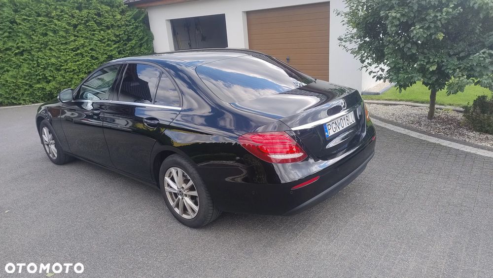 Mercedes-Benz Klasa E 220 d 4-Matic Business Edition 9G-TRONIC - 4