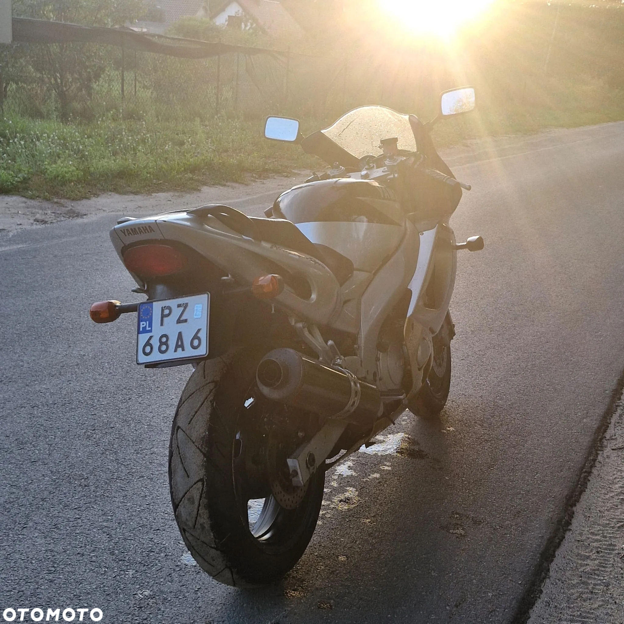 Yamaha YZF - 4