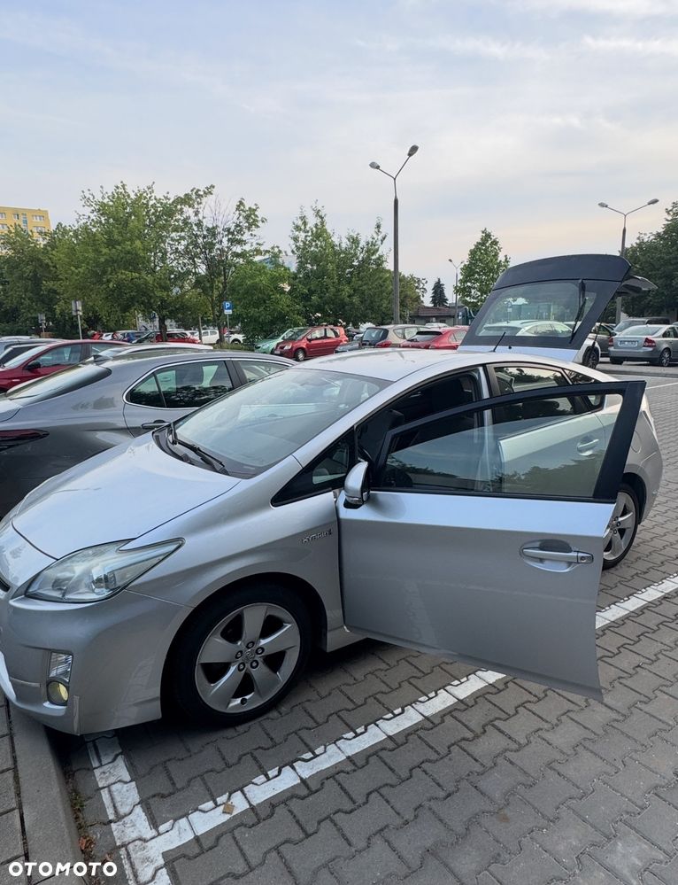Toyota Prius (Hybrid) - 1